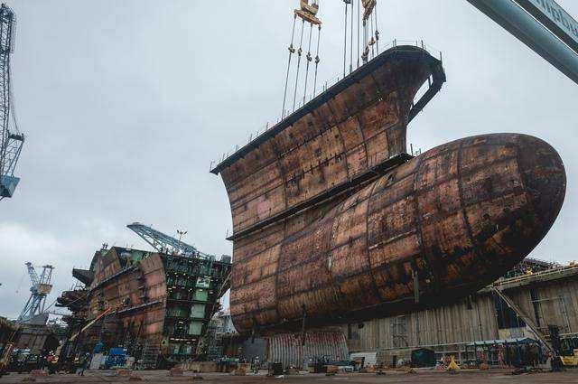 垂直起降航母，未來海軍力量的革新之作，垂直起降航母，海軍力量的未來革新之星