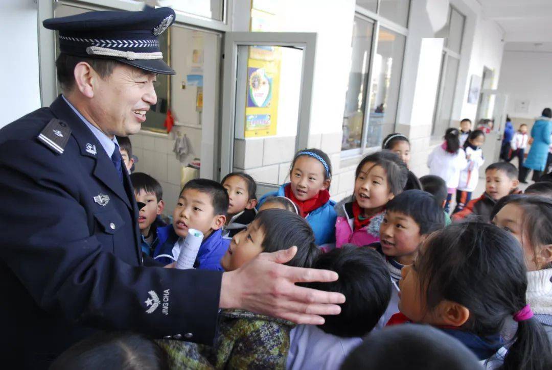 一等功退伍能否進入公安局，解析與探討，一等功退伍軍人的公安局入職解析與探討