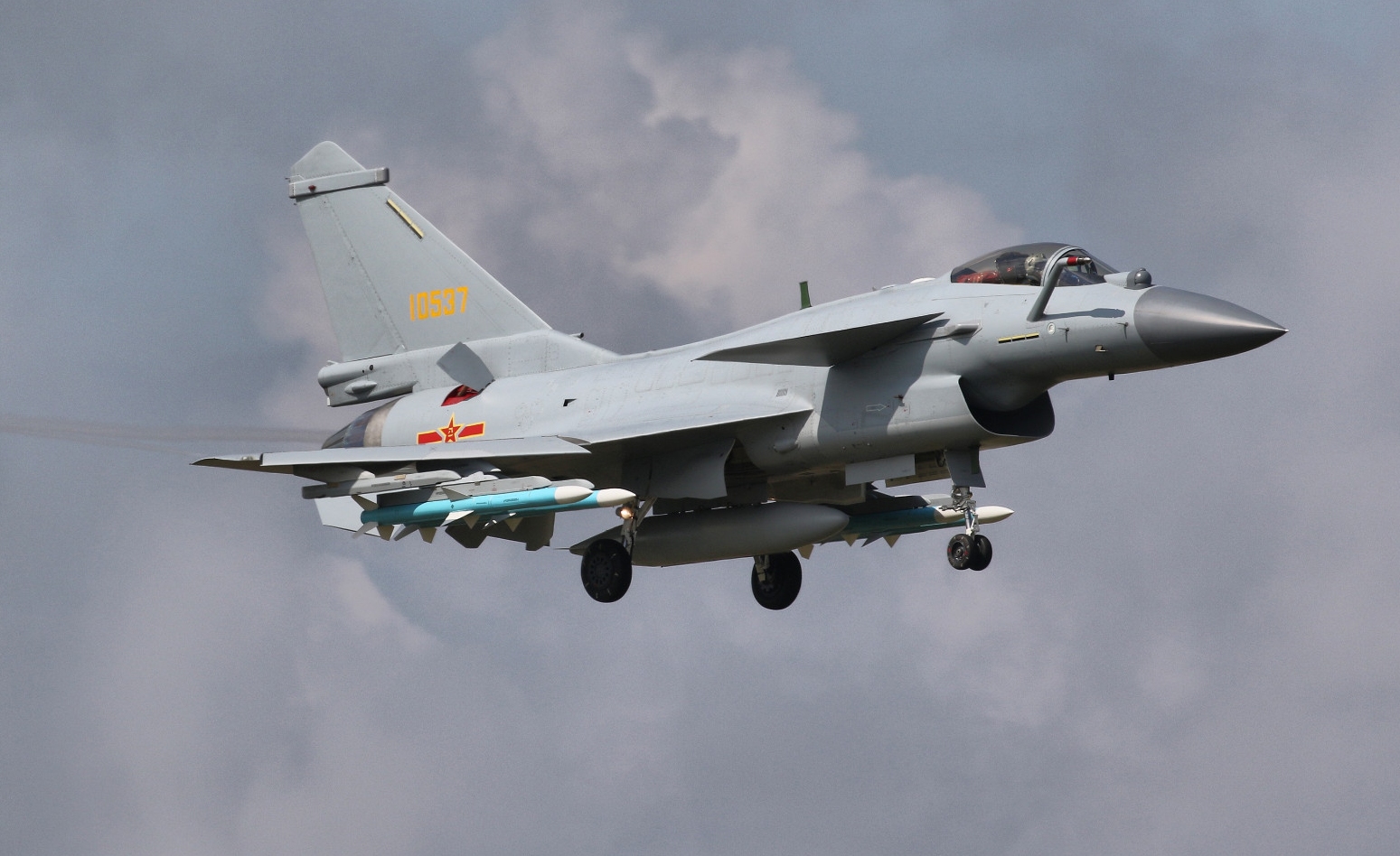 殲-10戰(zhàn)斗機(jī)與俄羅斯的深厚淵源，殲-10戰(zhàn)斗機(jī)與俄羅斯的淵源揭秘