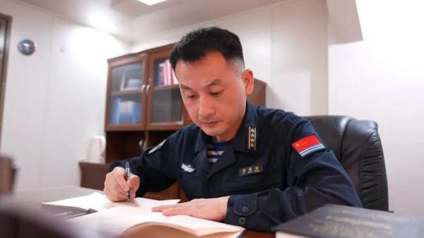 遼寧艦艦長軍銜與工資，海軍上將的榮耀與責任，遼寧艦艦長軍銜與海軍上將的榮耀與責任揭秘