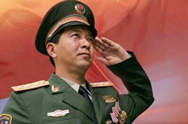 丁曉兵受傷時的軍銜，英勇無畏的戰(zhàn)士精神，丁曉兵受傷時的軍銜，展現(xiàn)英勇無畏戰(zhàn)士精神的榮譽時刻