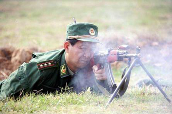 丁曉兵的故事有感，英勇無(wú)畏，忠誠(chéng)擔(dān)當(dāng)，丁曉兵故事感人至深，英勇無(wú)畏，忠誠(chéng)擔(dān)當(dāng)?shù)牡浞? class=