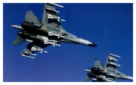 殲-18二次試飛成功，中國航空工業(yè)的驕傲?xí)r刻，殲-18二次試飛成功，中國航空工業(yè)的榮耀時(shí)刻