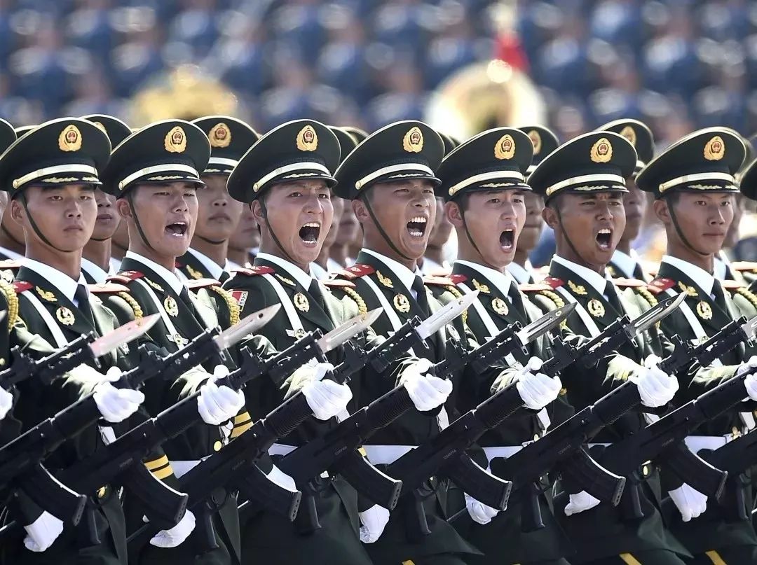 中國(guó)閱兵在外國(guó)的震撼展現(xiàn)，力量與榮耀的象征，中國(guó)閱兵震撼外國(guó)，力量與榮耀的象征展現(xiàn)