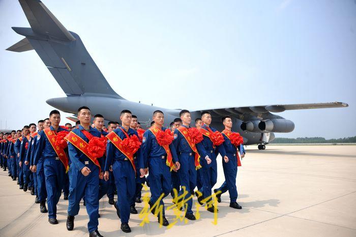 空軍航空大學(xué)校長及現(xiàn)任領(lǐng)導(dǎo)團隊，空軍航空大學(xué)校長及領(lǐng)導(dǎo)團隊一覽