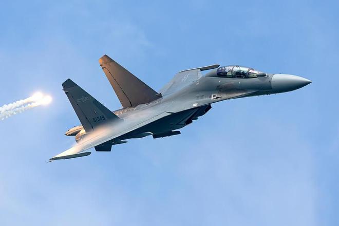 殲-13戰(zhàn)斗機(jī)高清大圖，揭示中國(guó)尖端戰(zhàn)機(jī)的魅力，殲-13戰(zhàn)斗機(jī)高清大圖揭秘，中國(guó)尖端戰(zhàn)機(jī)的風(fēng)采與魅力