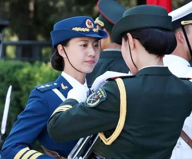 中國人民解放軍儀仗隊女兵是否居住在大院里？探究背后的真相，揭秘，中國人民解放軍儀仗隊女兵是否居住在大院內(nèi)？