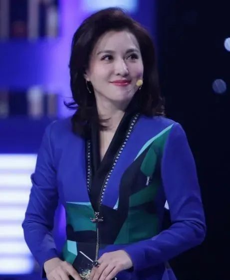 現(xiàn)任央視四套女主持人，魅力與才華并存，央視四套女主持人，魅力與才華并存的風(fēng)采