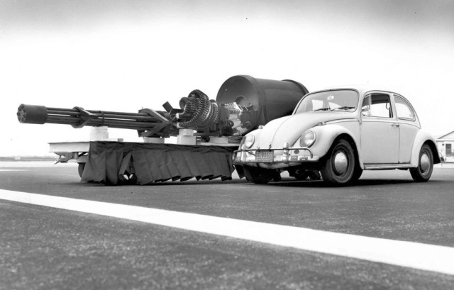 揭秘A-10攻擊機(jī)的威力，空中霸主的力量展現(xiàn)，A-10攻擊機(jī)，空中霸主的力量揭秘