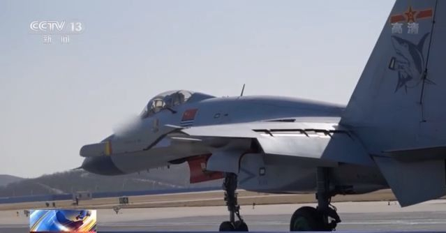 揭秘殲-15戰(zhàn)斗機(jī)機(jī)翼折疊技術(shù)，一張照片的啟示，揭秘殲-15戰(zhàn)斗機(jī)機(jī)翼折疊技術(shù)，一張照片的深度解析