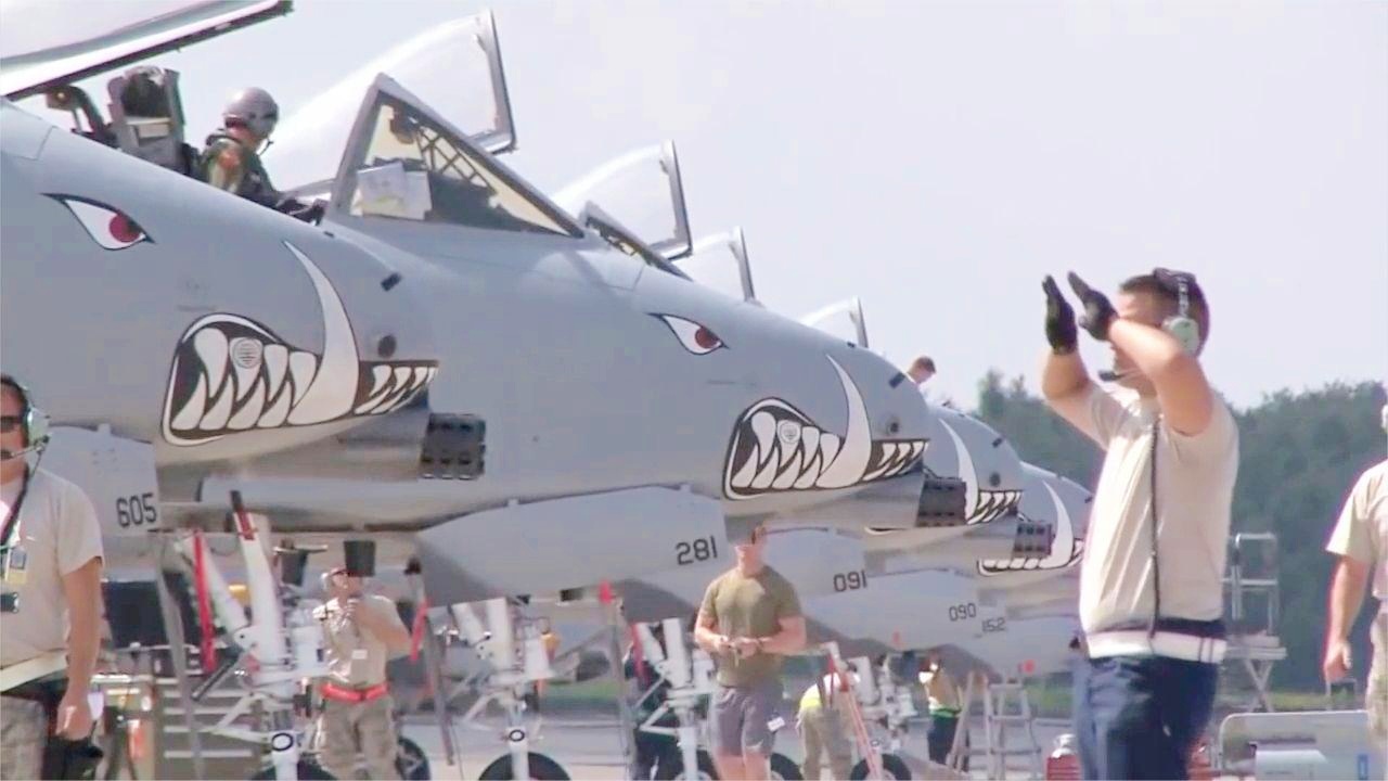 美國A-10雷電攻擊機(jī)，空中巨無霸的傳奇故事，美國A-10雷電攻擊機(jī)，空中巨無霸的傳奇之旅