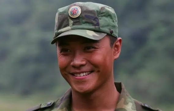 丁曉兵妻子是電影里的人物嗎？——探尋現(xiàn)實(shí)與銀幕的交融，丁曉兵妻子是現(xiàn)實(shí)人物還是電影角色？探尋真實(shí)與銀幕之間的界限