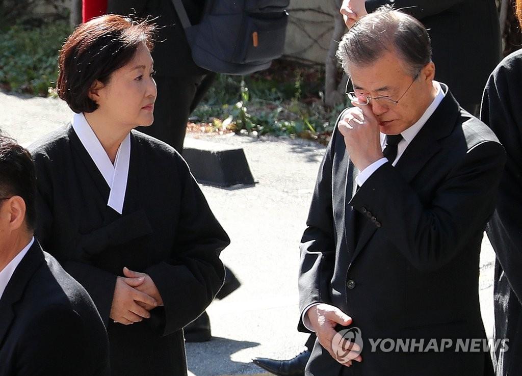 韓國(guó)總統(tǒng)文在寅，一位卓越領(lǐng)袖的生平與貢獻(xiàn)，韓國(guó)總統(tǒng)文在寅，卓越領(lǐng)袖的生平貢獻(xiàn)與成就回顧