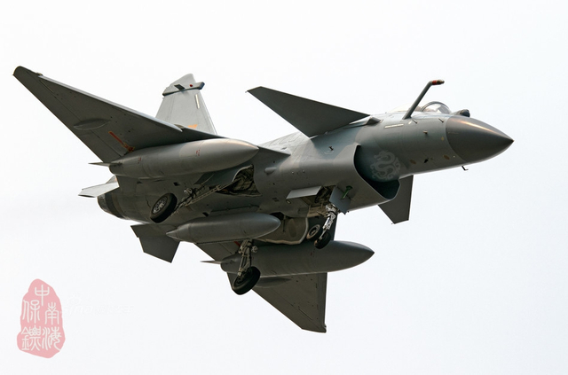 殲-10C已經(jīng)服役了嗎？深度解析中國新一代戰(zhàn)斗機的現(xiàn)狀和未來，殲-10C現(xiàn)狀深度解析，新一代戰(zhàn)斗機的服役進展與未來展望