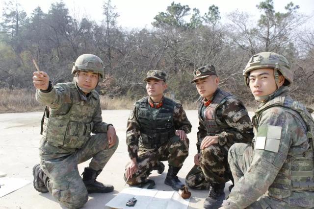 揭秘真相，關(guān)于21星空迷彩服真假圖解的全面解析，揭秘真相，全面解析關(guān)于21星空迷彩服的真假圖解