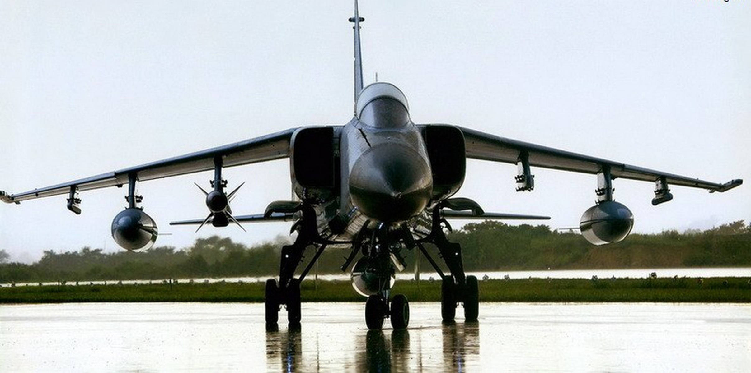 中國(guó)空軍裝備量最大的飛機(jī)——?dú)灀魴C(jī)殲-7系列，中國(guó)空軍殲-7系列殲擊機(jī)，裝備量最大的飛機(jī)