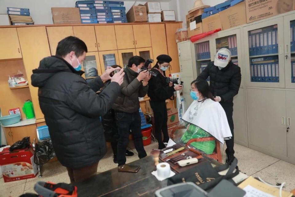 今天可以剪頭發(fā)嗎？探究發(fā)型變化與個(gè)人選擇背后的深層意義，發(fā)型背后的深層意義，今日是否適合剪發(fā)？