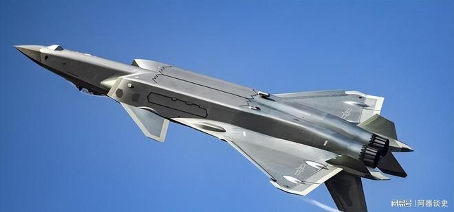 殲-12，中國航空工業(yè)中的第三代戰(zhàn)斗機，殲-12，中國航空工業(yè)的第三代戰(zhàn)斗機典范