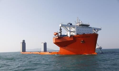 半潛船，探索未知水域的危險與挑戰(zhàn)，半潛船，探索未知水域的冒險與挑戰(zhàn)